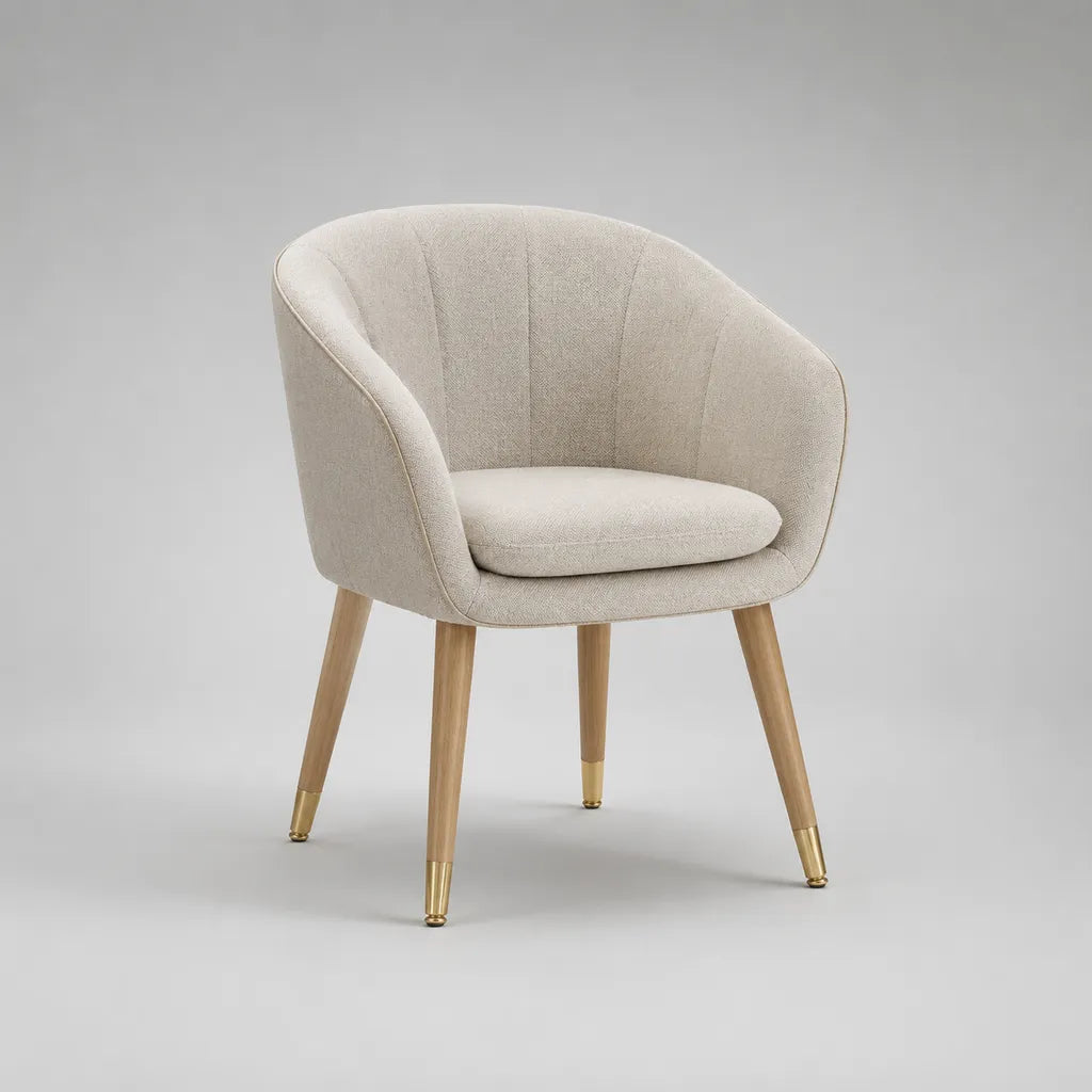 Polstersessel mit Armlehnen, Polyesterbezug und Massivholzbeinen, Beige/Naturholzfarben/Messingfarben, 69 × 67 × 81 cm