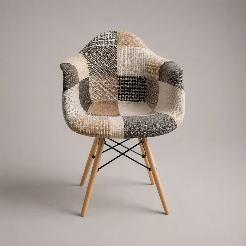 Esszimmerstuhl mit Armlehnen, Polyester-Patchwork und Massivholzbeinen, Beige/Grau/Schwarz/Braun/Naturholz, 62 x 60 x 82 cm